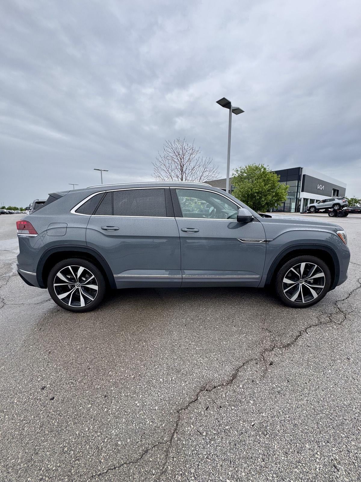 2024 Volkswagen Atlas Cross Sport 2.0T SEL Premium R-Line
