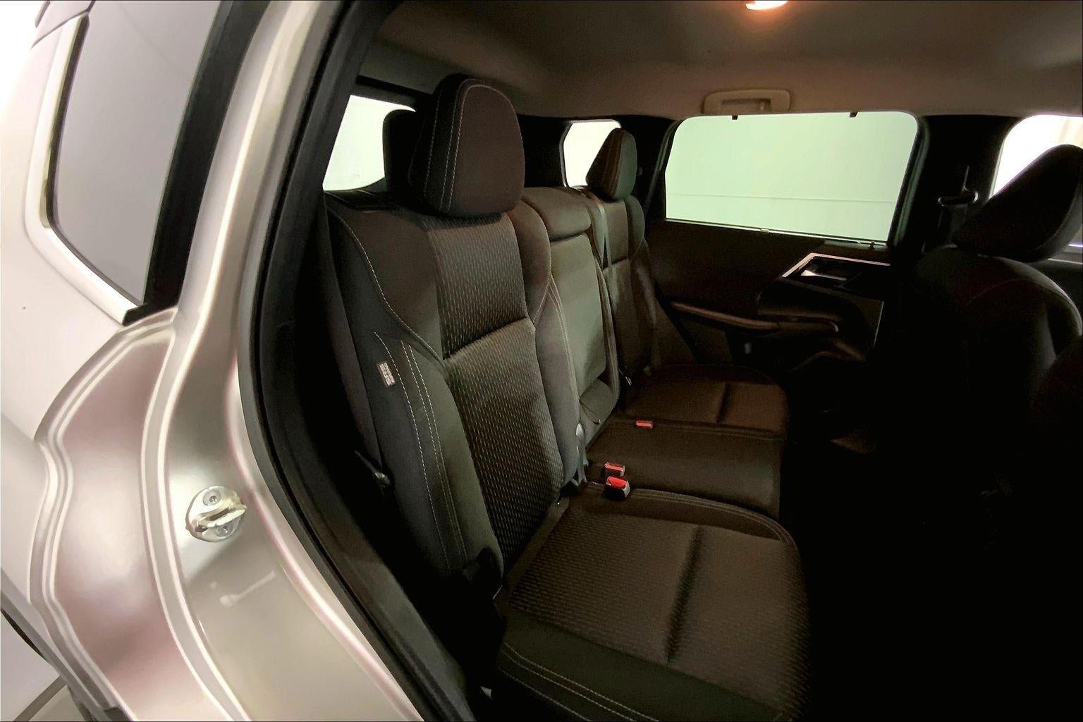 2022 Mitsubishi Outlander ES