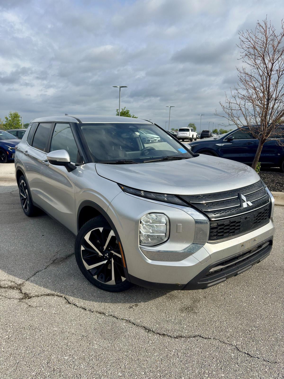 2022 Mitsubishi OUTLANDER ES