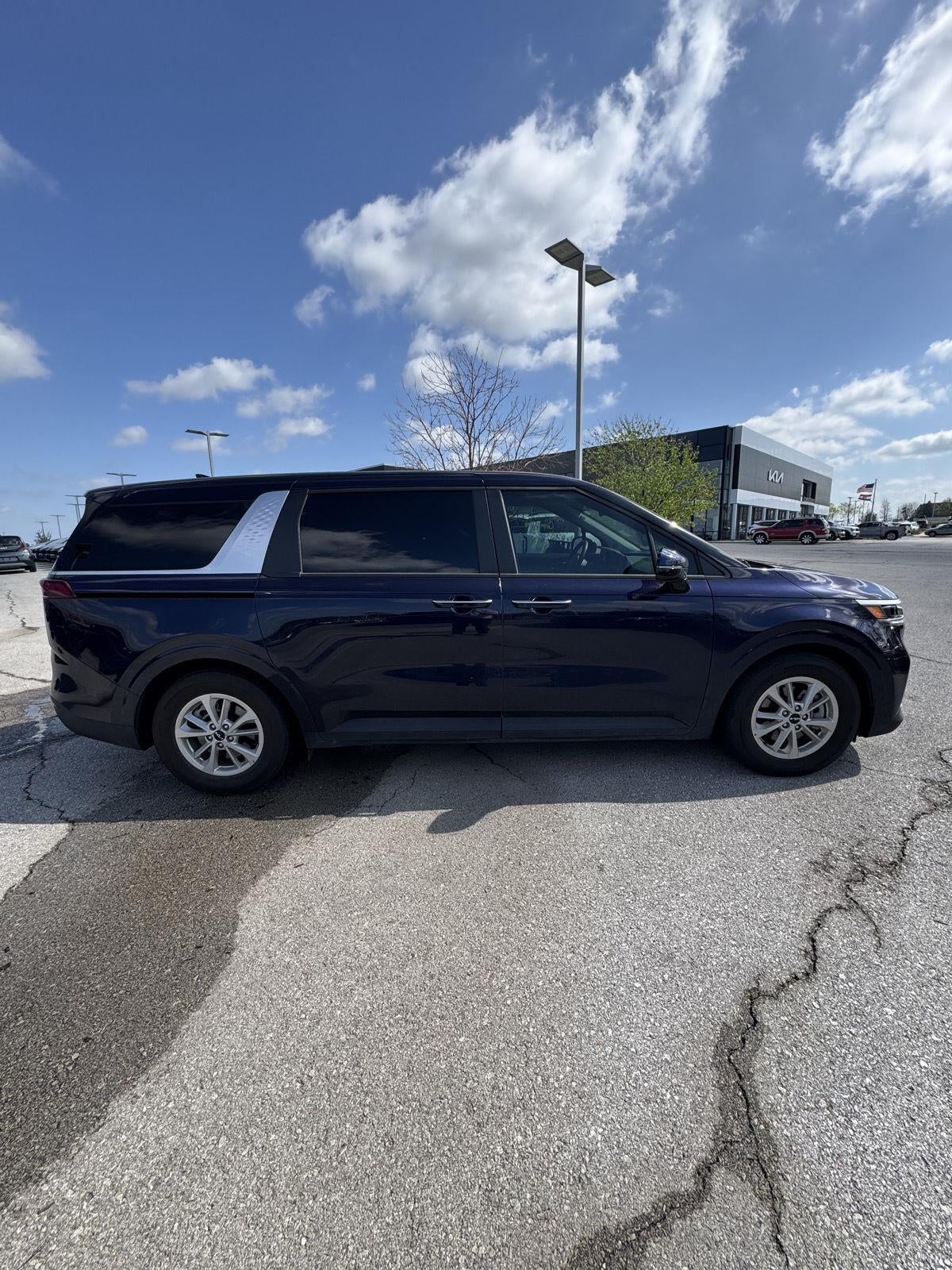 2024 Kia Carnival LX