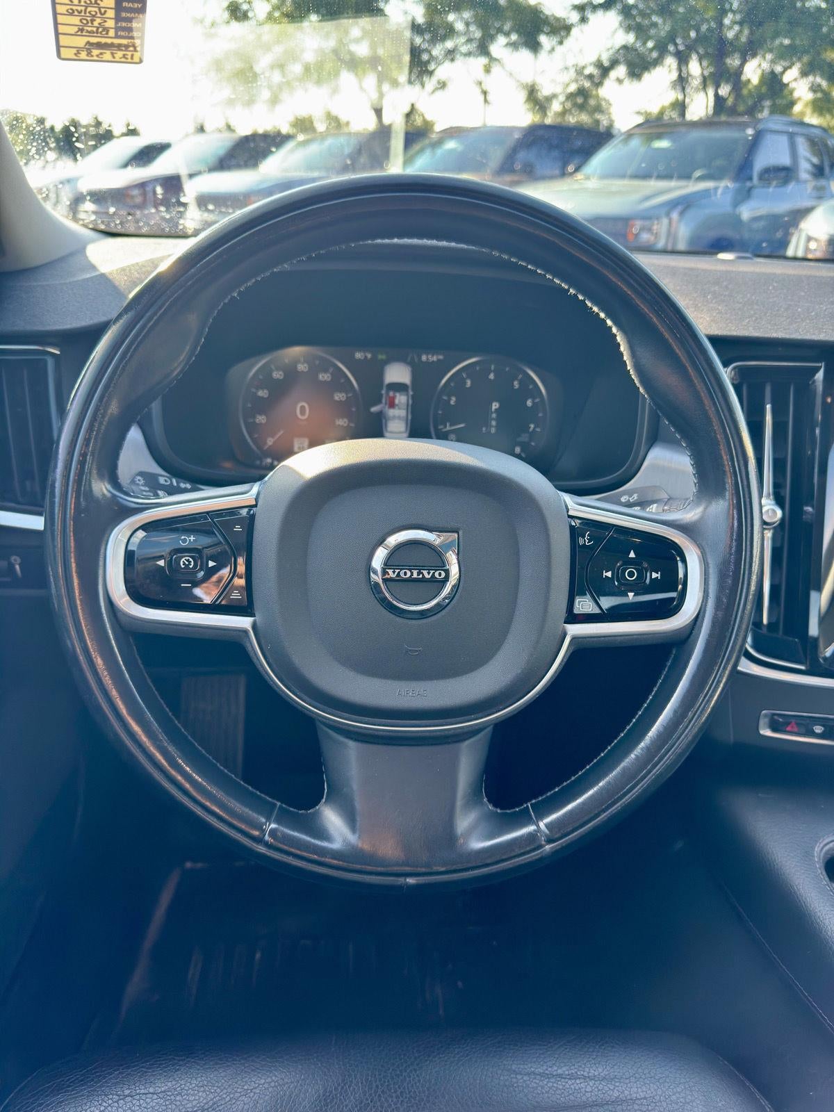 2017 Volvo S90 Momentum
