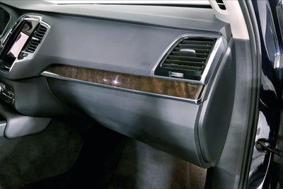 2016 Volvo XC90 T6 Momentum