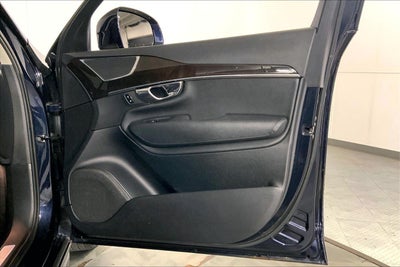 2016 Volvo XC90 T6 Momentum