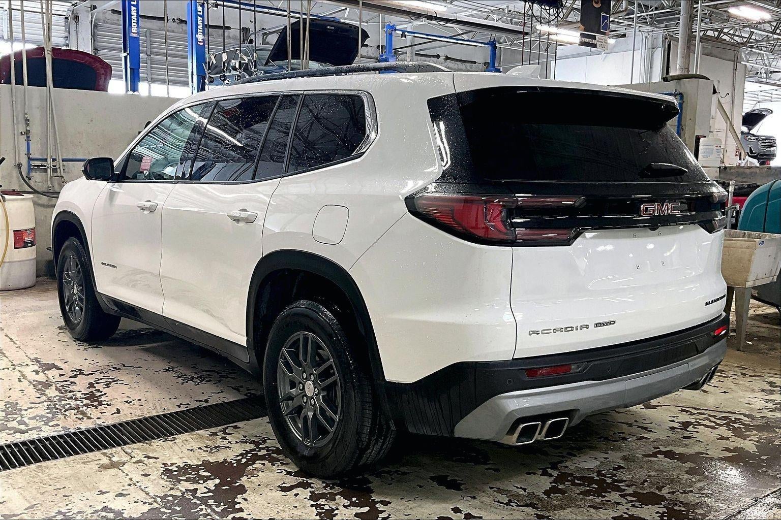 2025 GMC Acadia Elevation