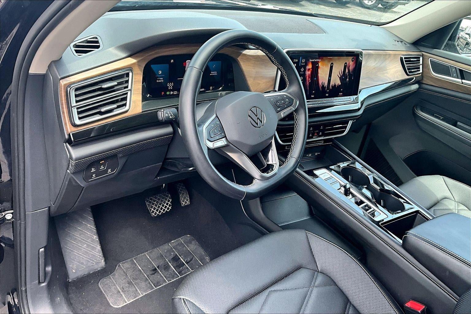 2025 Volkswagen Atlas 2.0T SE w/Technology