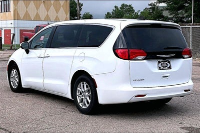 2023 Chrysler Voyager LX