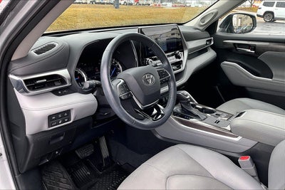 2021 Toyota Highlander Hybrid Platinum