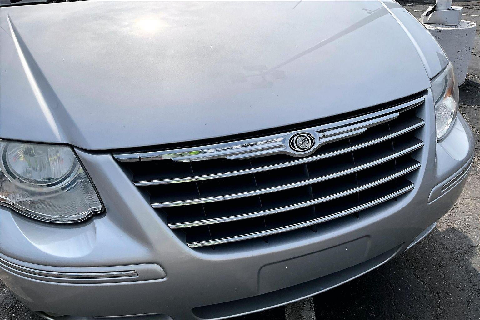 2005 Chrysler Town & Country Limited