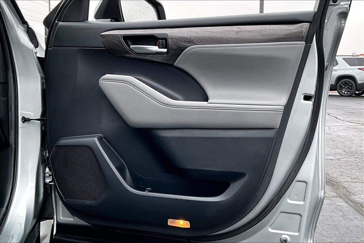 2021 Toyota Highlander Hybrid Platinum