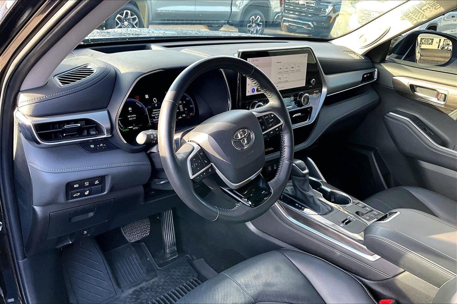 2024 Toyota Highlander Hybrid Platinum