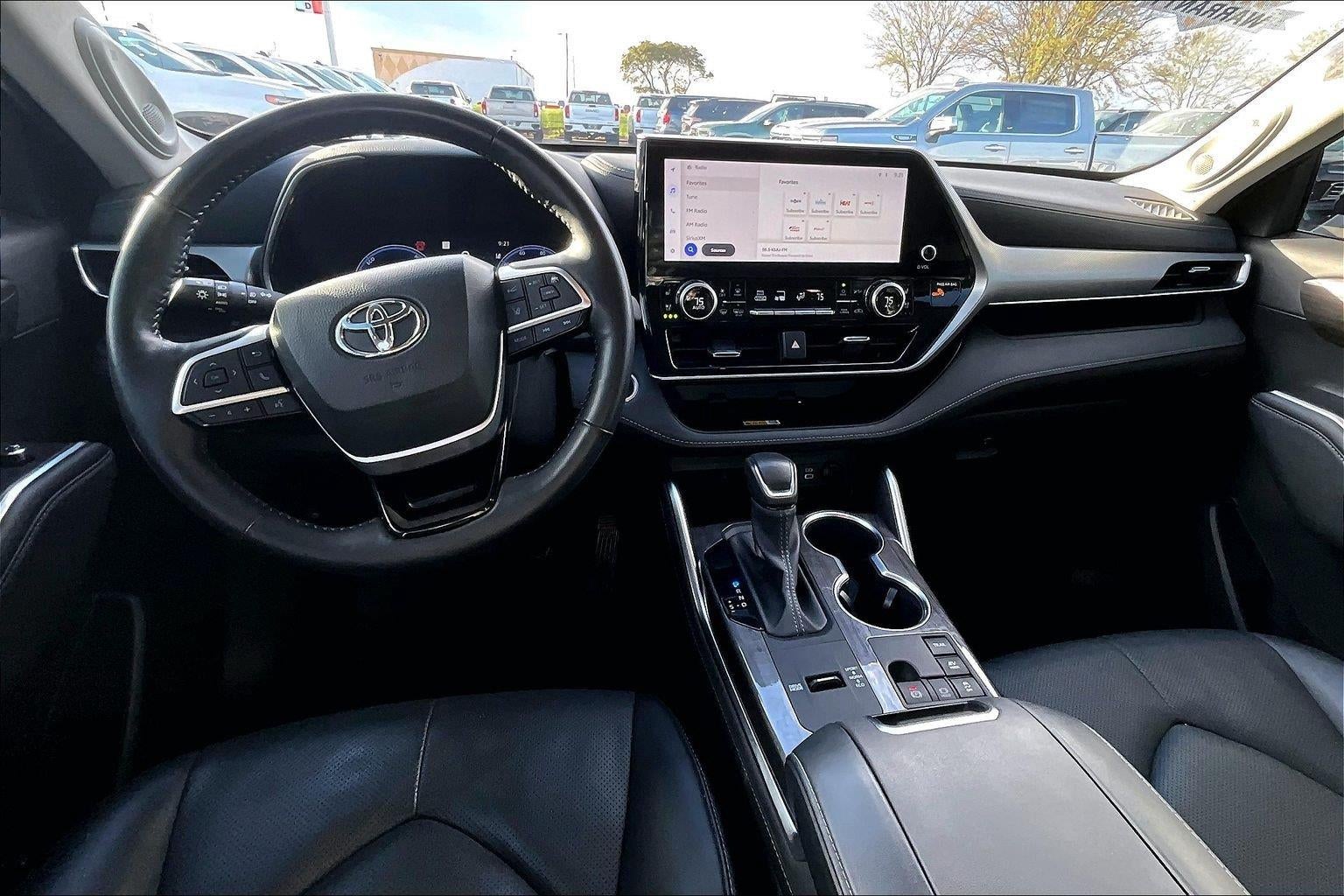 2024 Toyota Highlander Hybrid Platinum