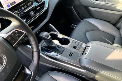 2024 Toyota Highlander Hybrid Platinum