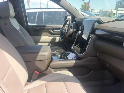 2025 GMC Yukon Elevation