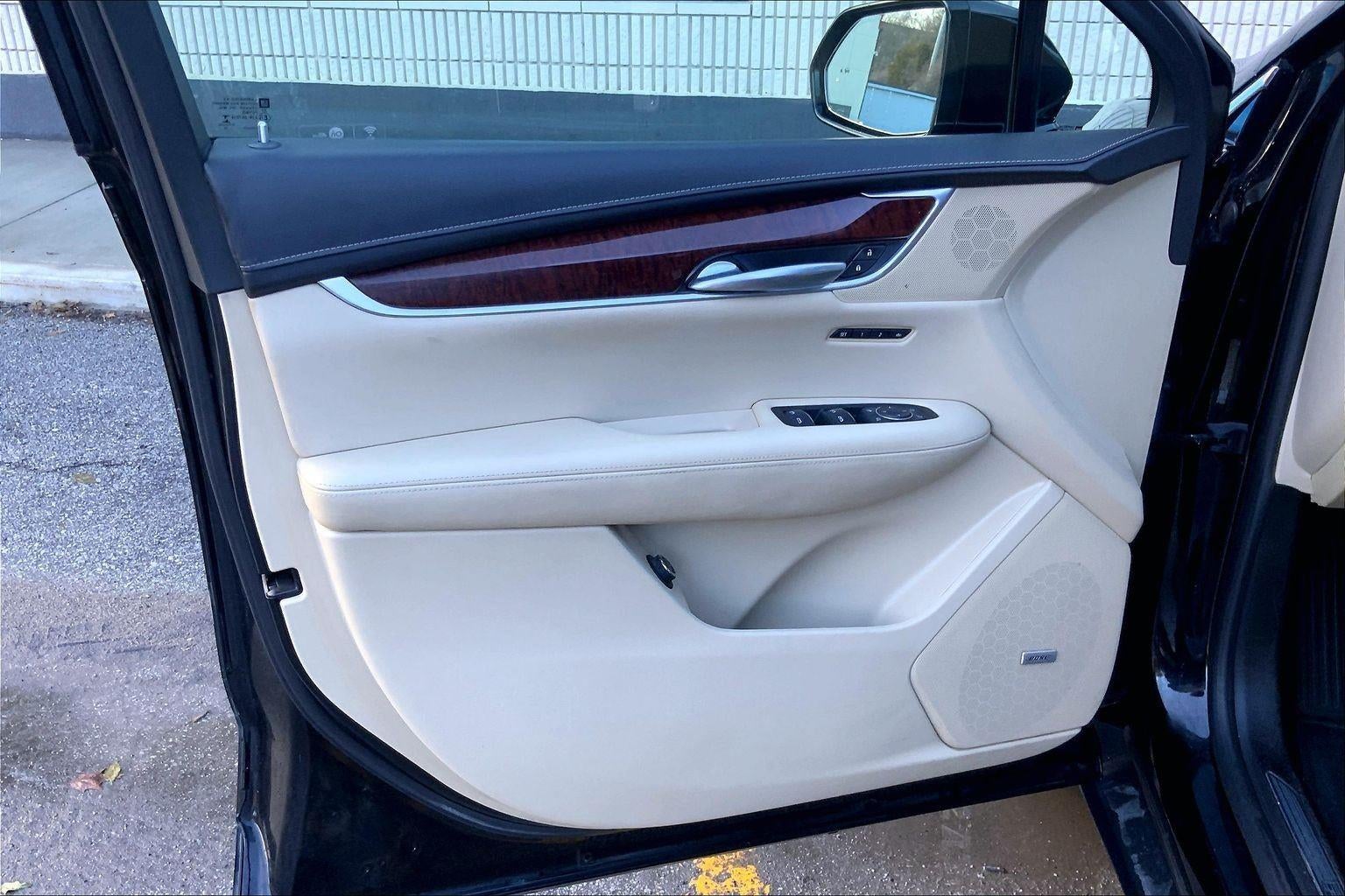 2017 Cadillac XT5 Luxury FWD