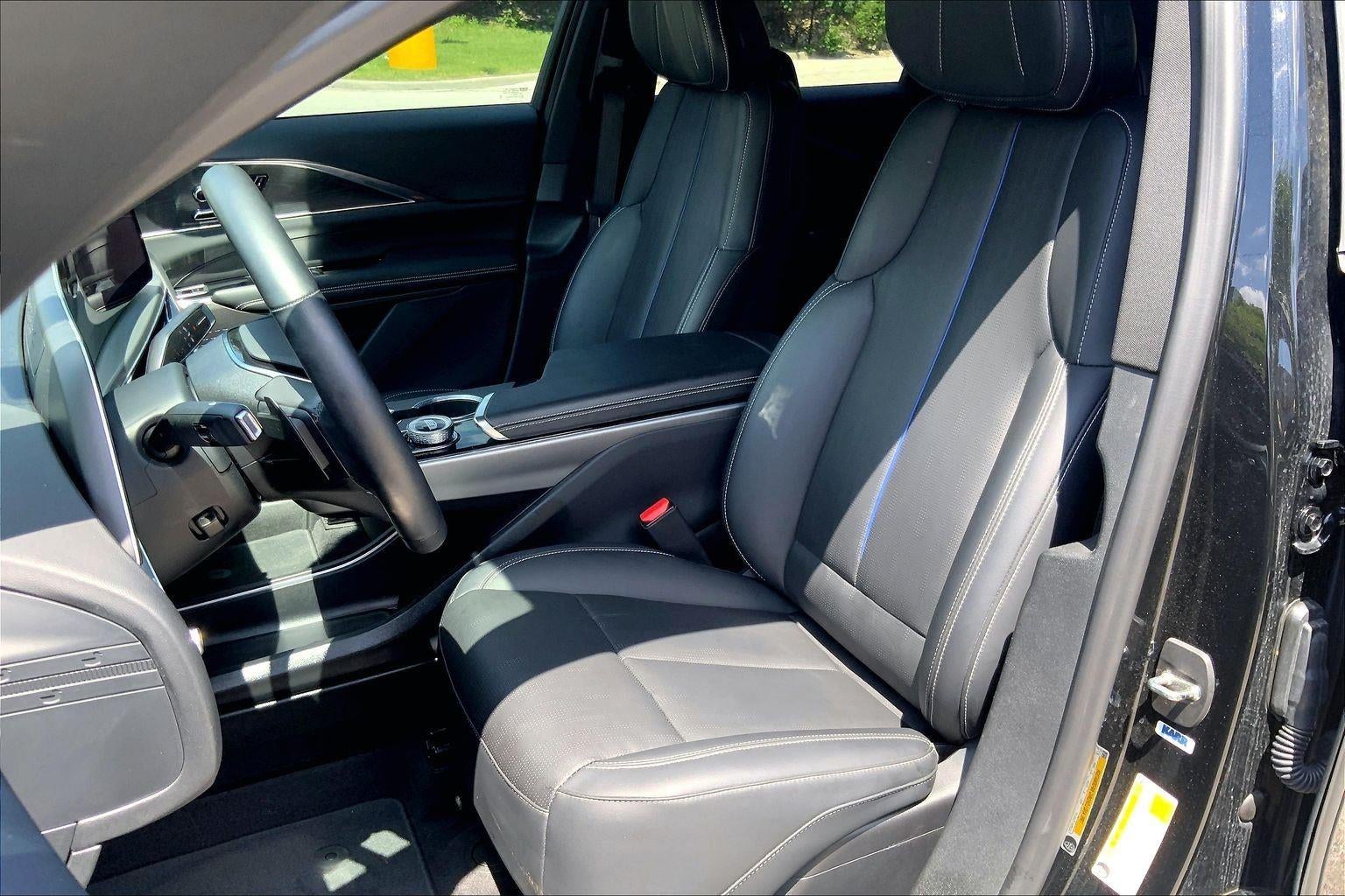 2024 Cadillac LYRIQ Luxury 1