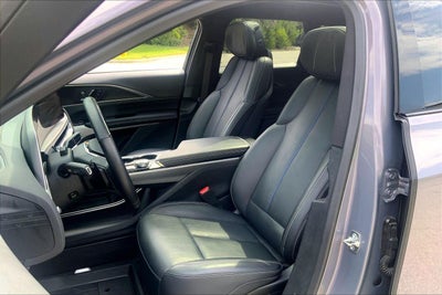 2025 Cadillac LYRIQ Luxury 3