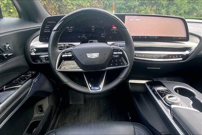 2025 Cadillac LYRIQ Luxury 3