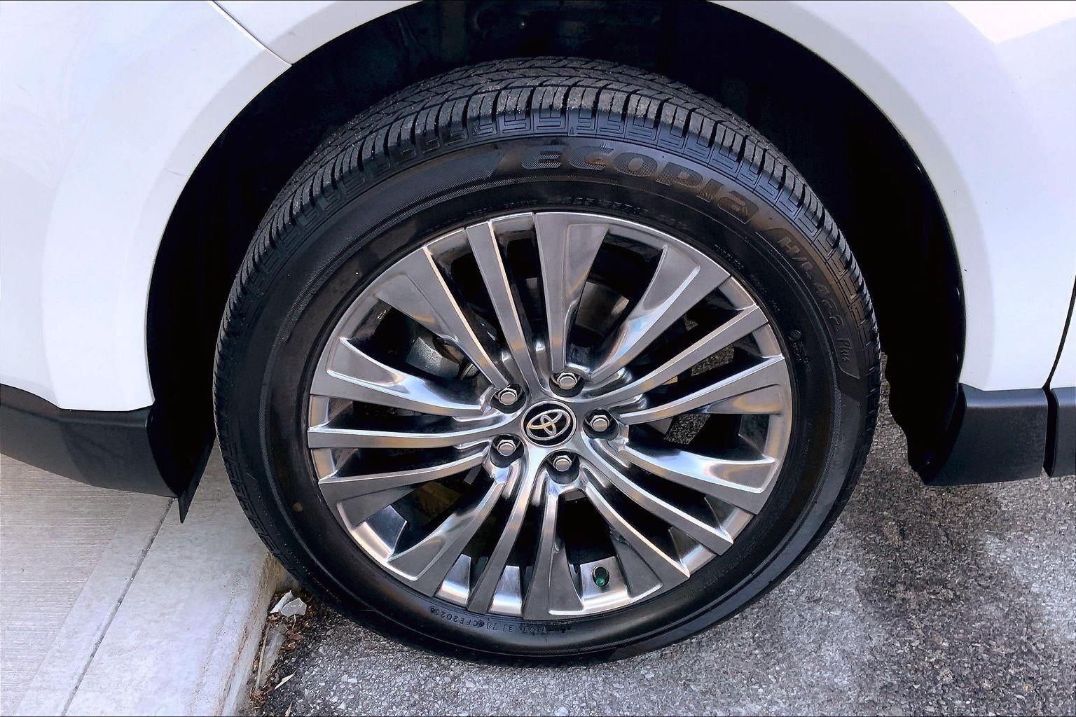 2023 Toyota Venza LE