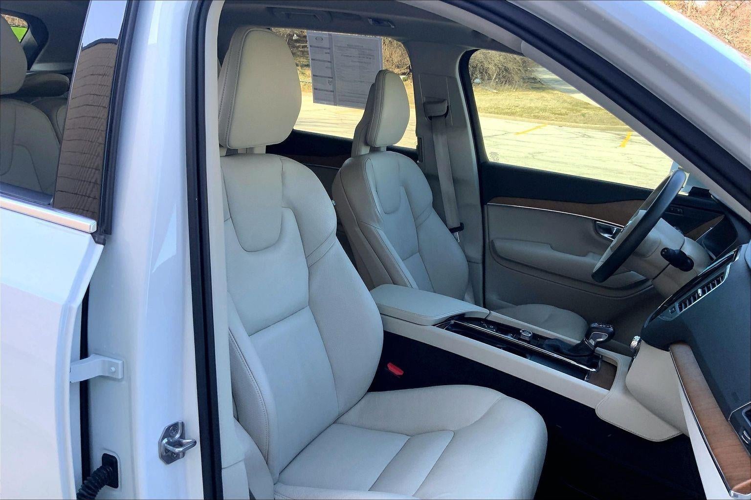 2021 Volvo XC90 Momentum