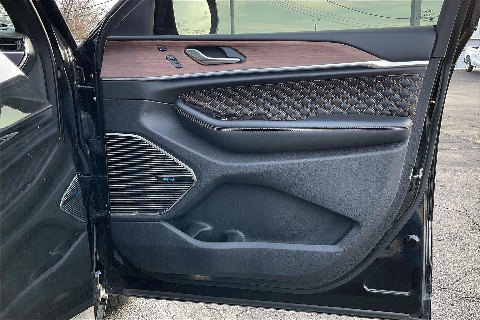 2023 Jeep Grand Cherokee Summit