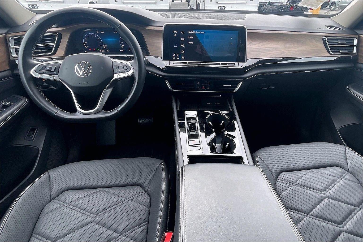 2025 Volkswagen Atlas 2.0T SE w/Technology