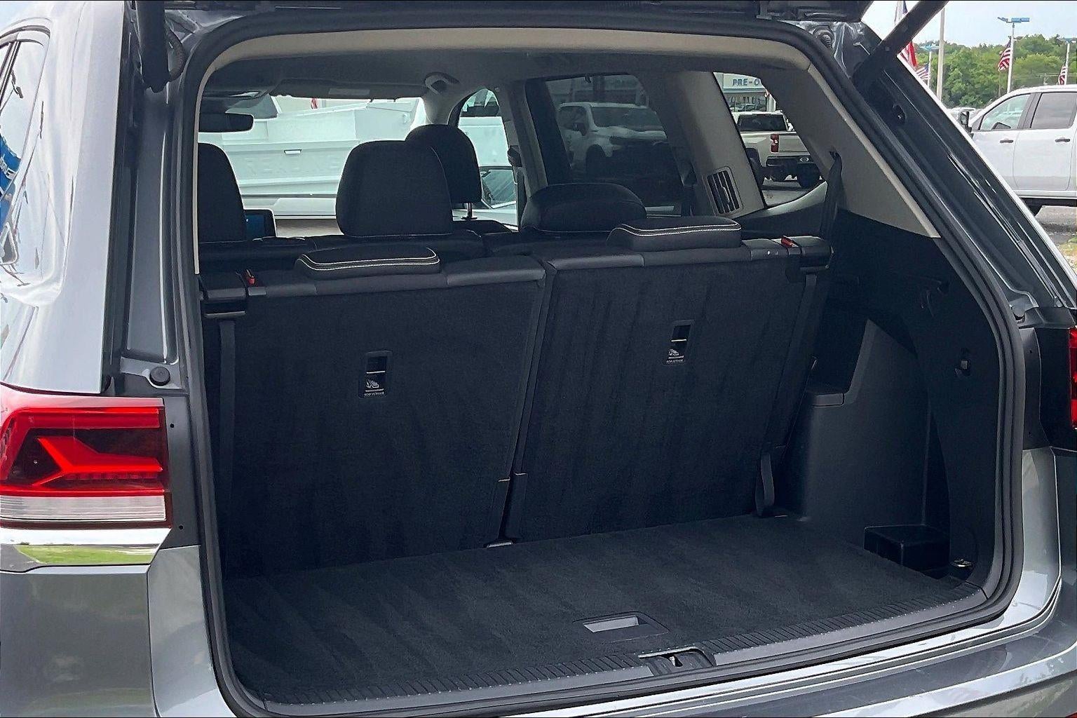 2025 Volkswagen Atlas 2.0T SE w/Technology
