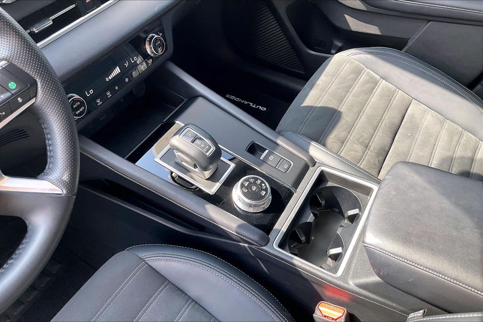 2024 Mitsubishi Outlander SE