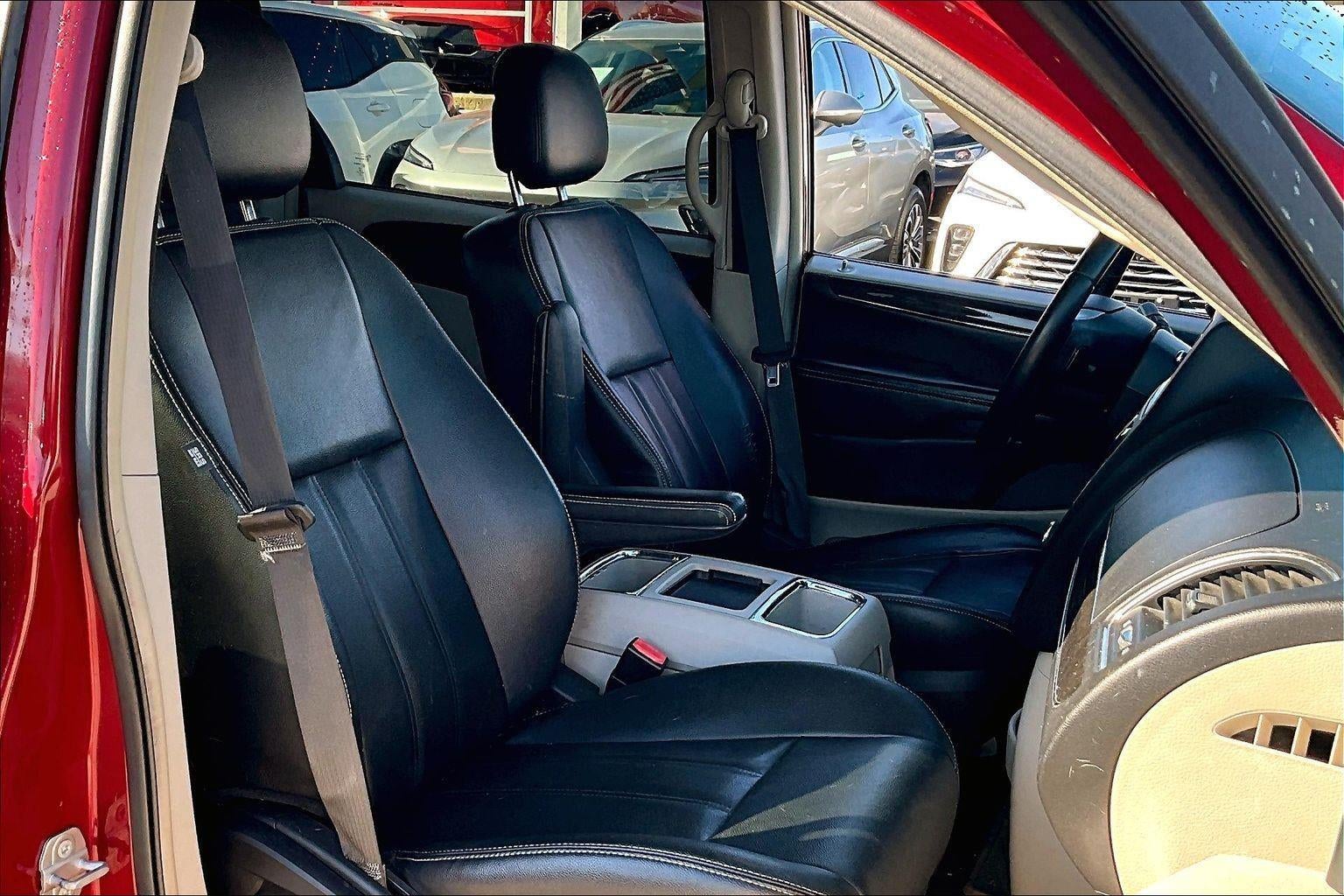 2016 Chrysler Town & Country Touring