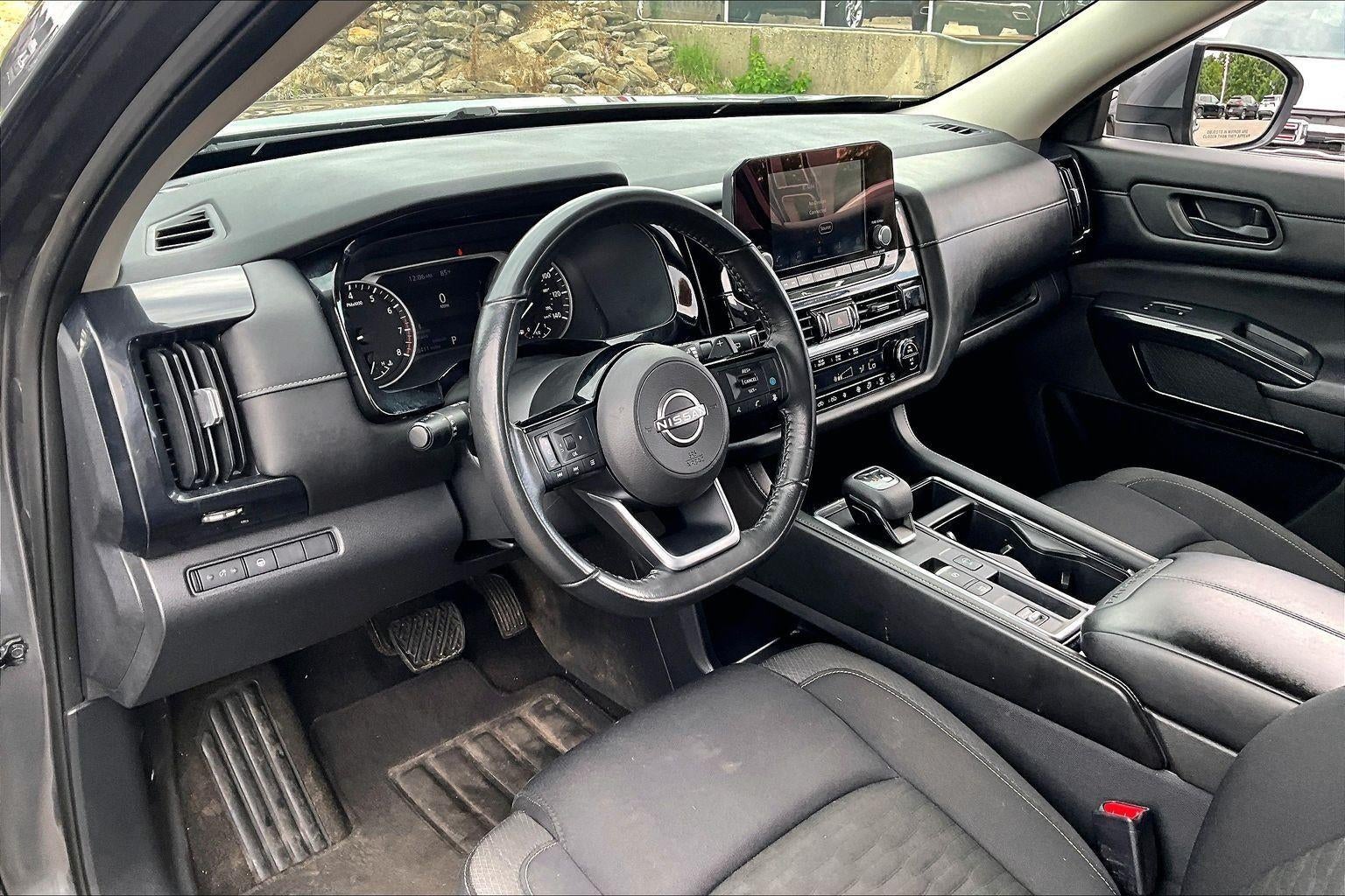 2023 Nissan Pathfinder SV