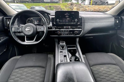 2023 Nissan Pathfinder SV