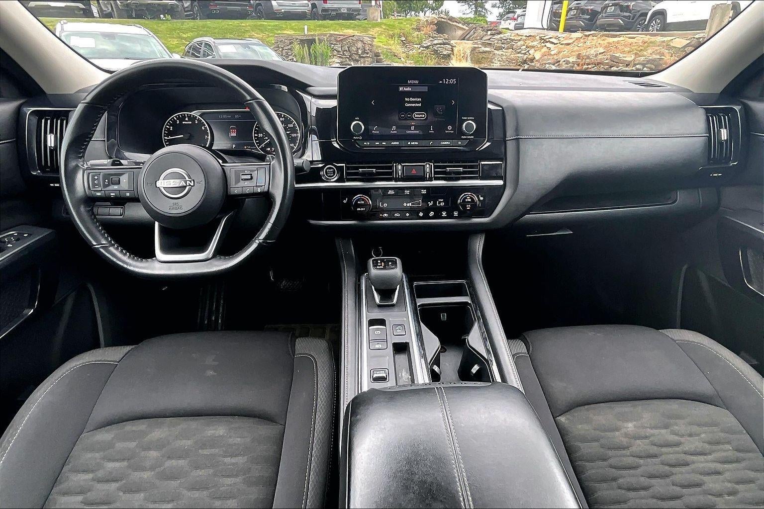 2023 Nissan Pathfinder SV