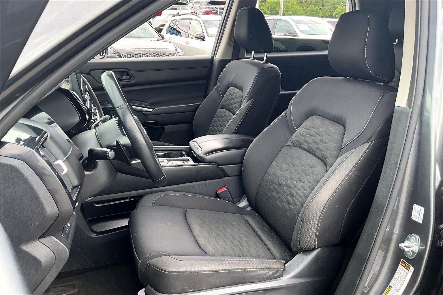 2023 Nissan Pathfinder SV
