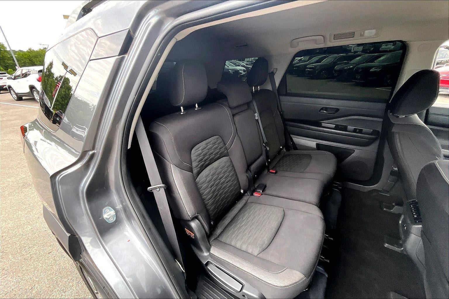 2023 Nissan Pathfinder SV