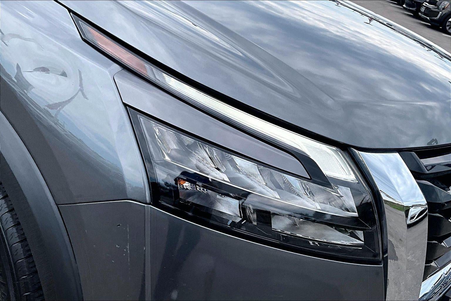 2023 Nissan Pathfinder SV