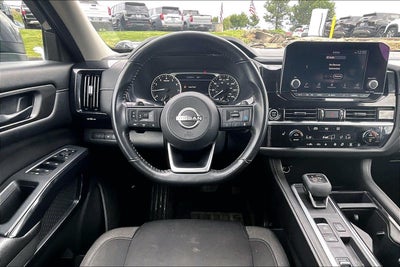 2023 Nissan Pathfinder SV
