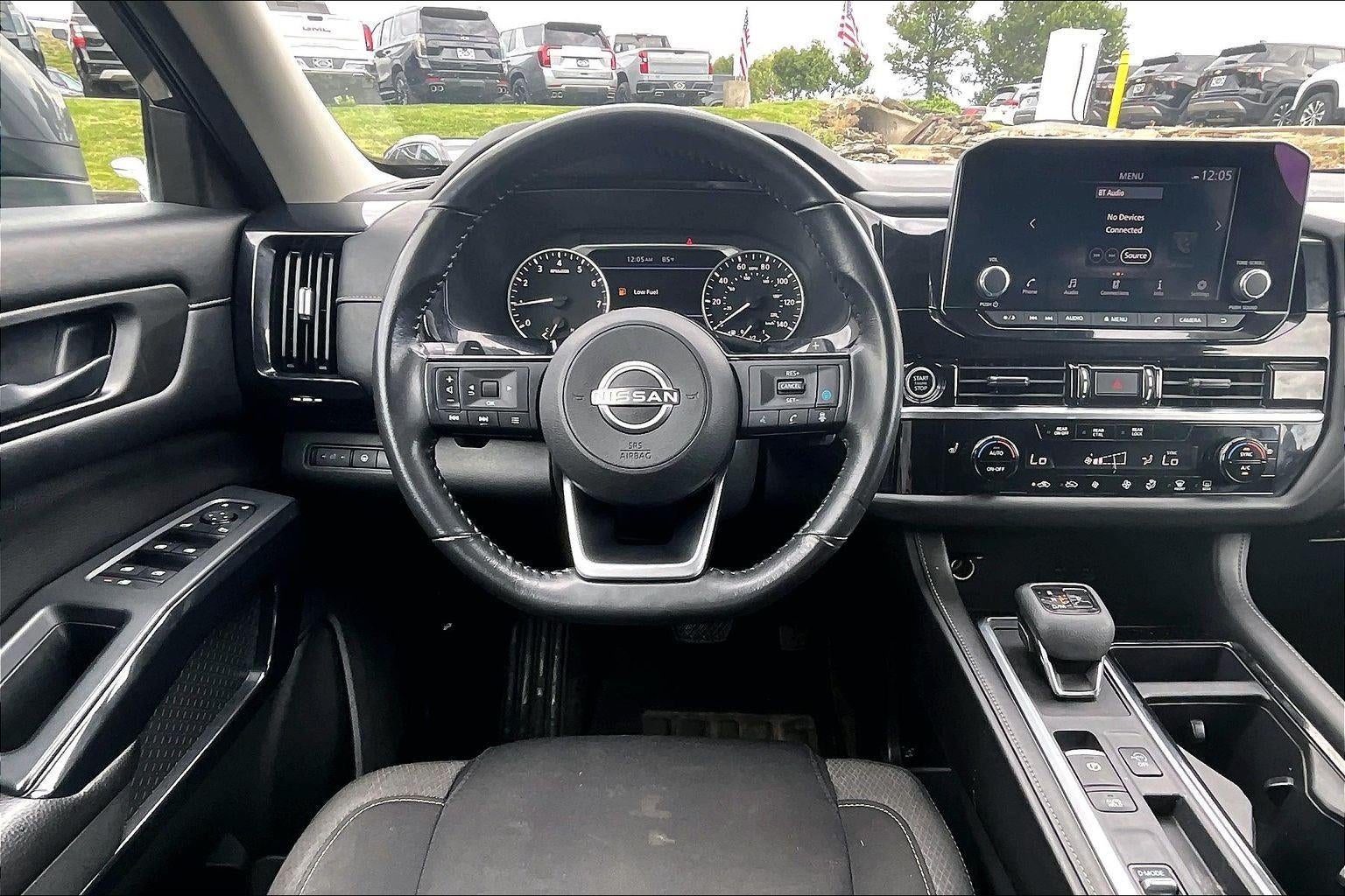 2023 Nissan Pathfinder SV
