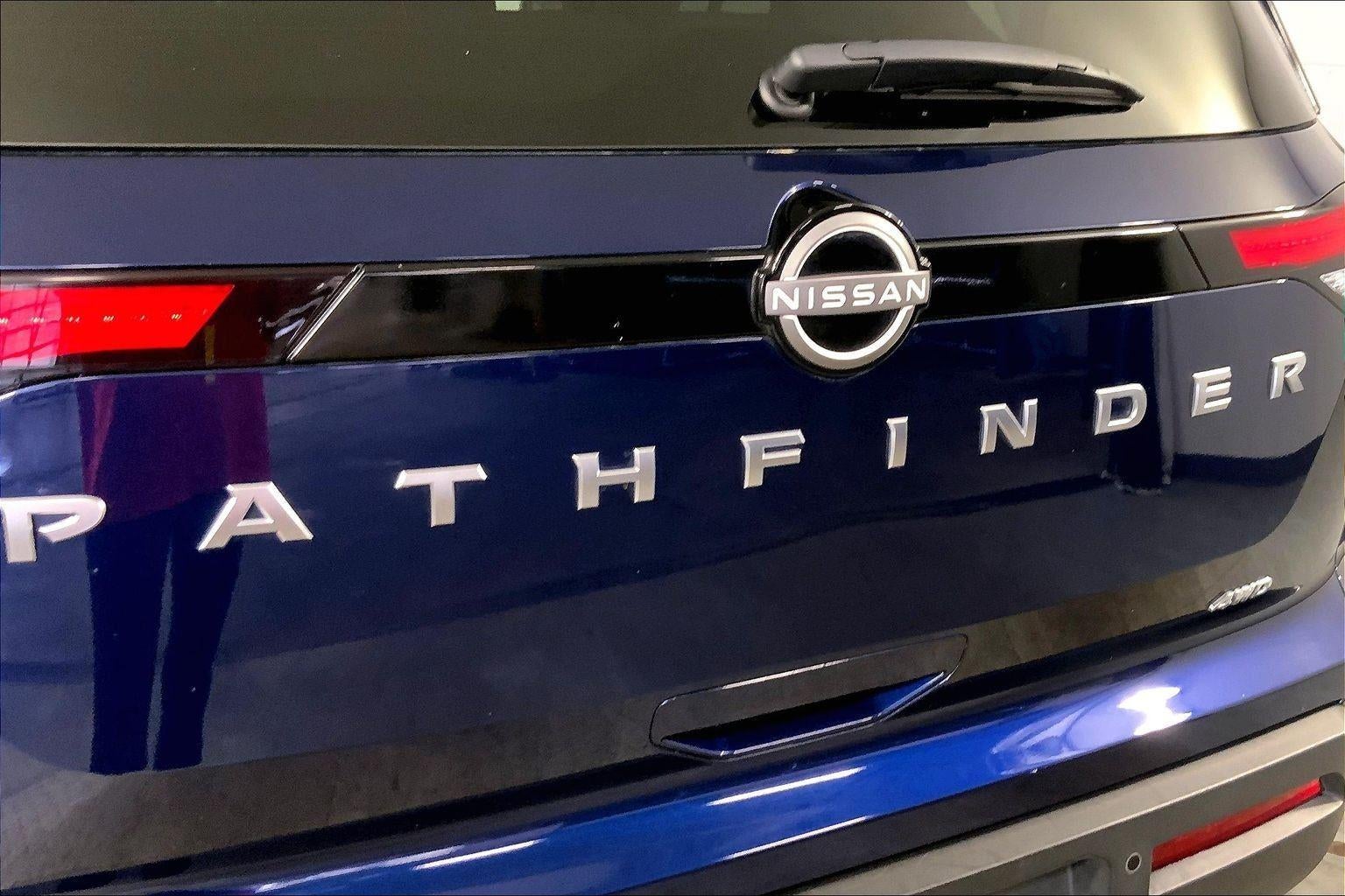 2025 Nissan Pathfinder SV