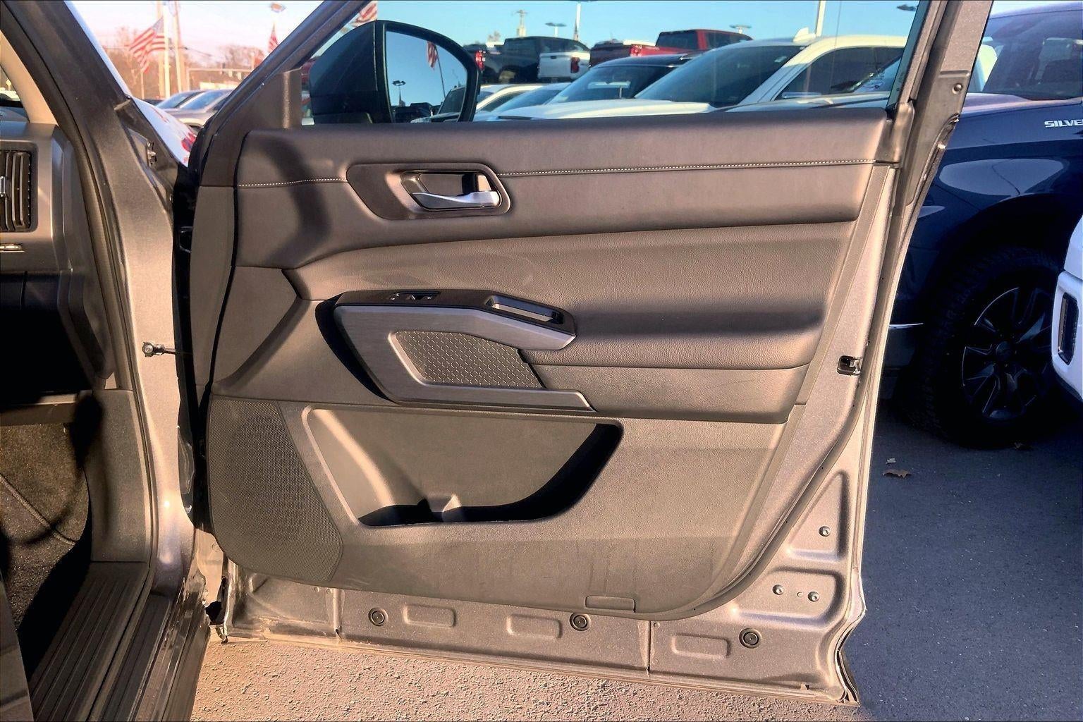 2024 Nissan Pathfinder SL