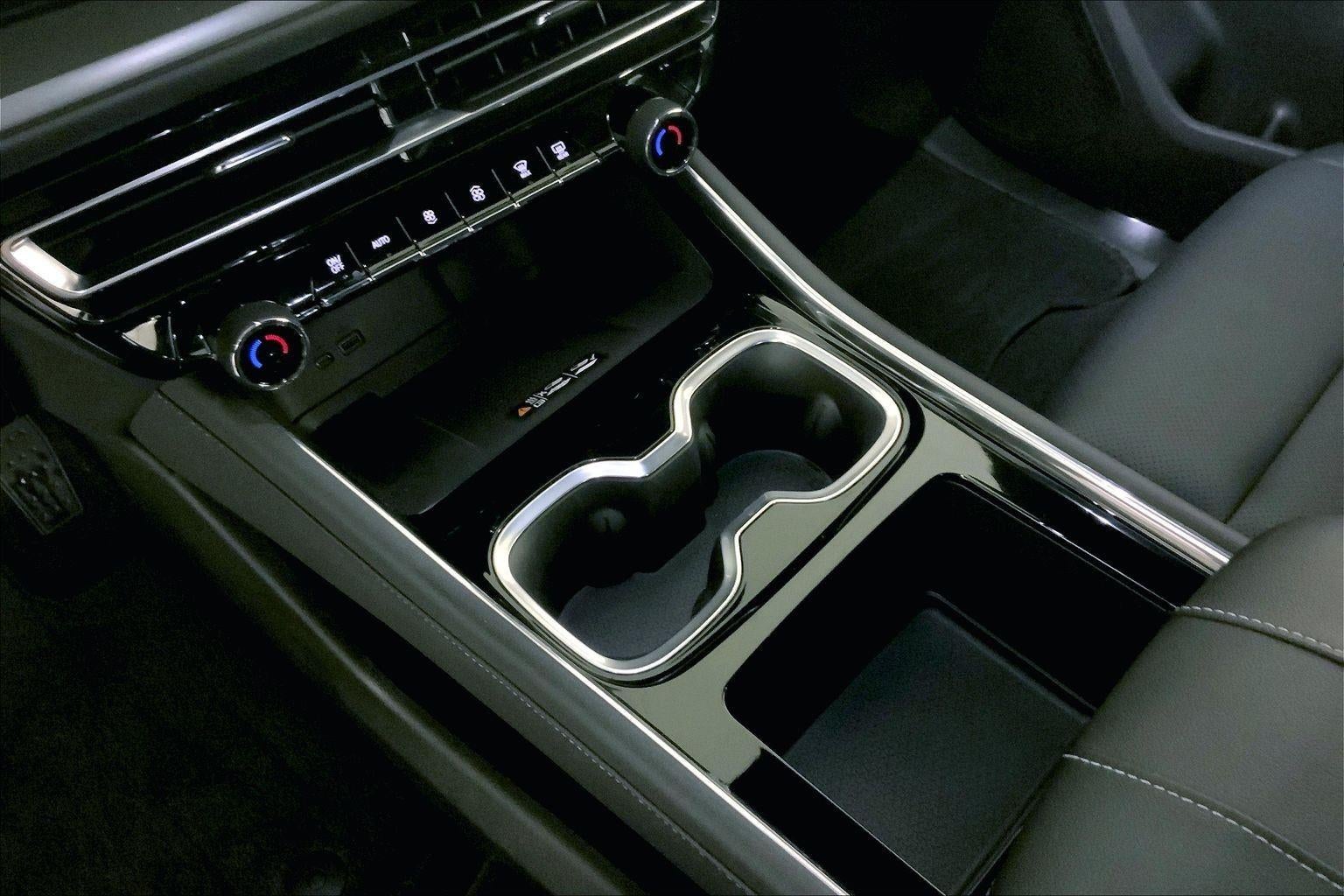 2025 Chevrolet Traverse FWD LT