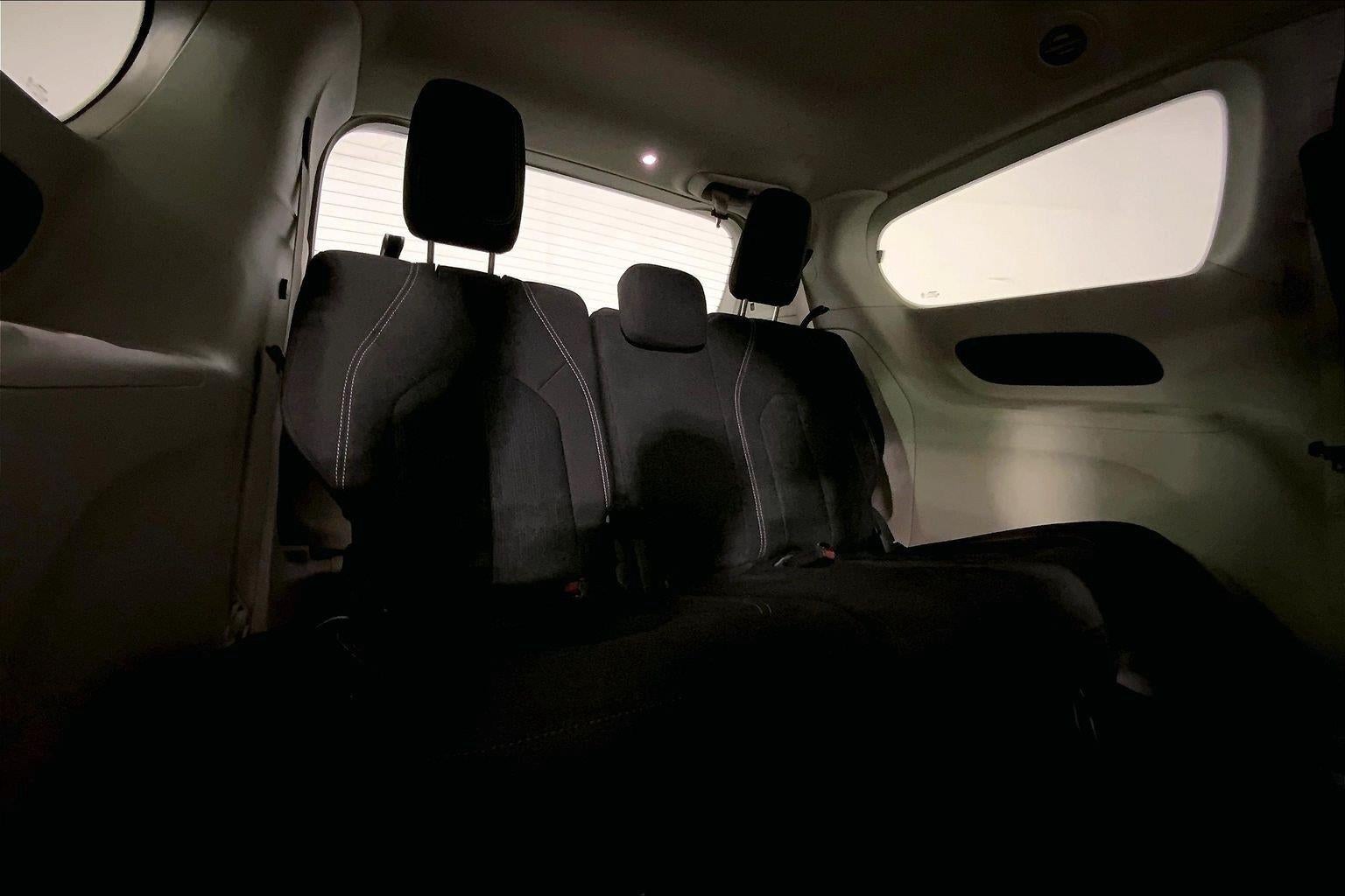 2024 Chrysler Voyager LX
