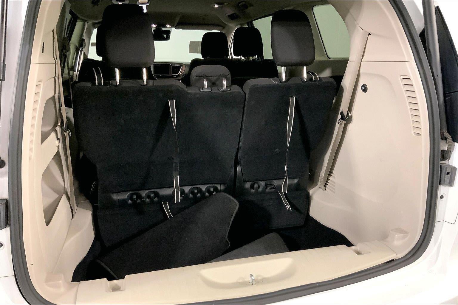 2024 Chrysler Voyager LX