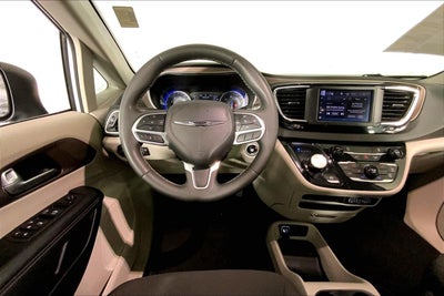 2024 Chrysler Voyager LX