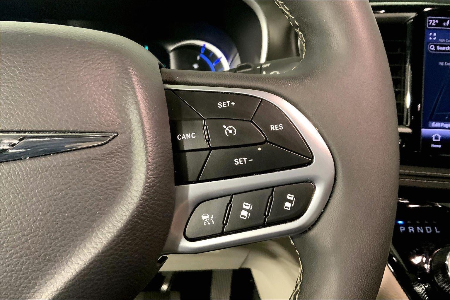 2024 Chrysler Pacifica Hybrid Select
