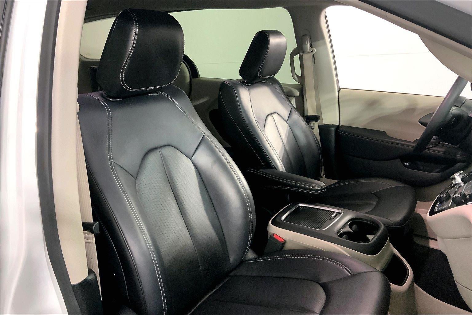 2024 Chrysler Pacifica Hybrid Select