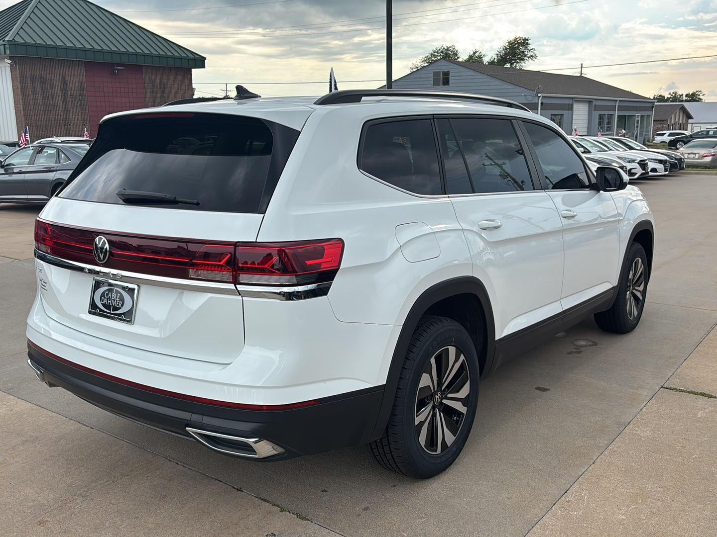 2024 Volkswagen Atlas 2.0T SE