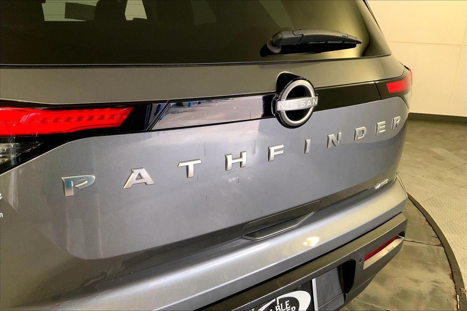 2025 Nissan Pathfinder SV