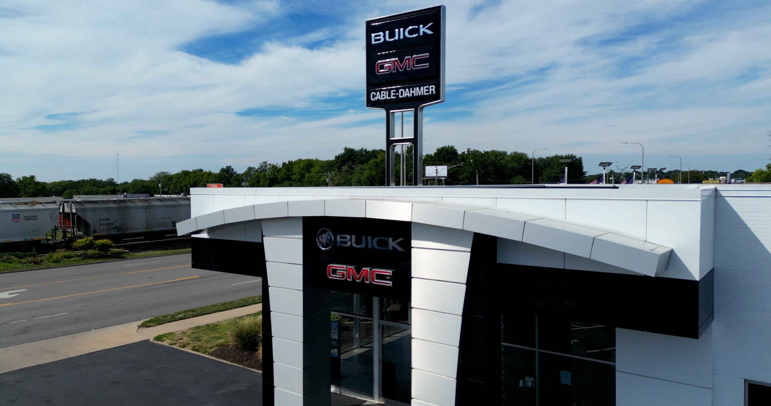Cable Dahmer Buick GMC of Independence service center exterior and drive-up bay